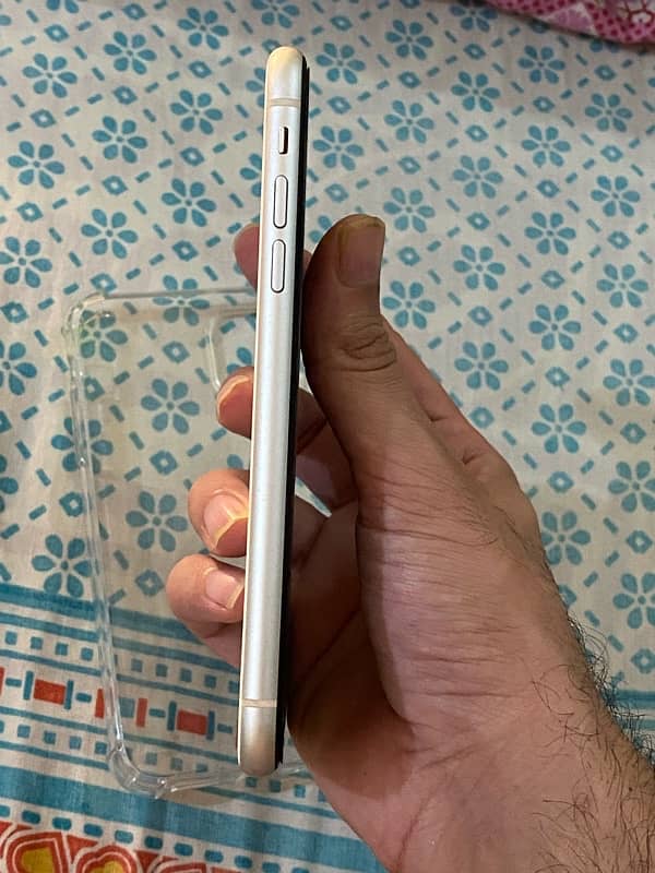 iphone 11 64 GB PTA approved 5