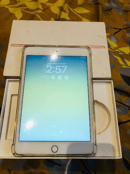 IPAD MINI 5 64 WITH BOX 3