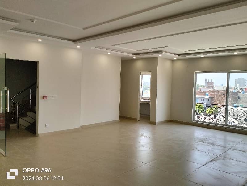 04 MARLA OFFICE 4TH FLOOR WITH ELEVATOR BRAND NEW PLAZA 9