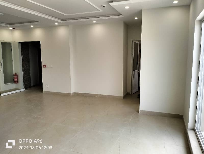 04 MARLA OFFICE 4TH FLOOR WITH ELEVATOR BRAND NEW PLAZA 16