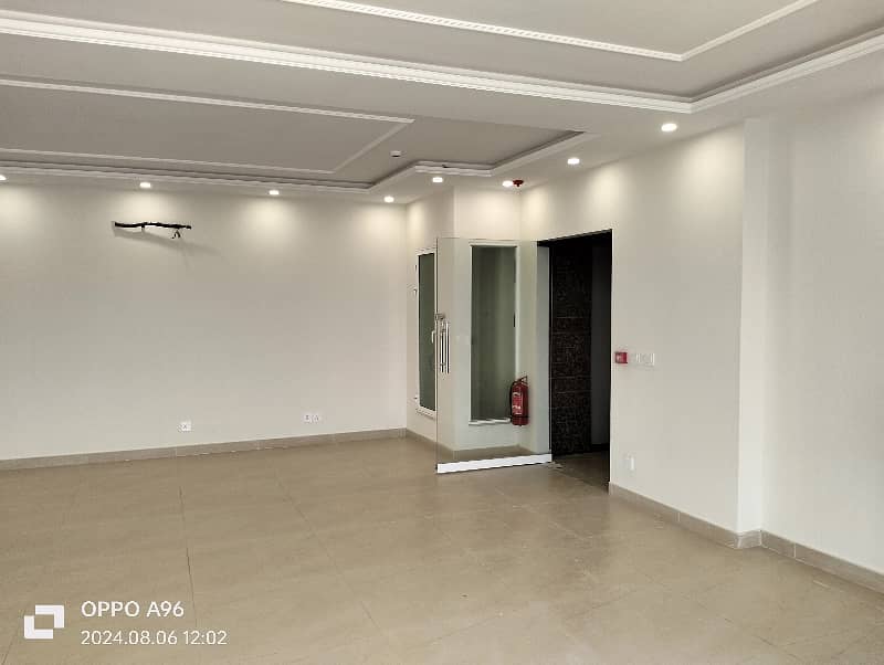 04 MARLA OFFICE 4TH FLOOR WITH ELEVATOR BRAND NEW PLAZA 23