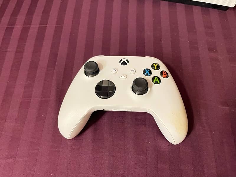 Xbox one S - 1TB With series S controller 3