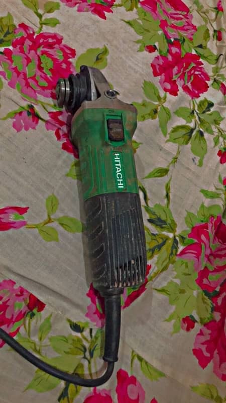 Hitachi G 10SS2 Angle Grinder 4” 3