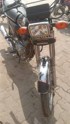 Honda125 punjab gujranwala nmbr 2017model no xchang cd70 yamaha suzuki