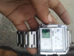 smart watch in gud condition ,,,box available,,,