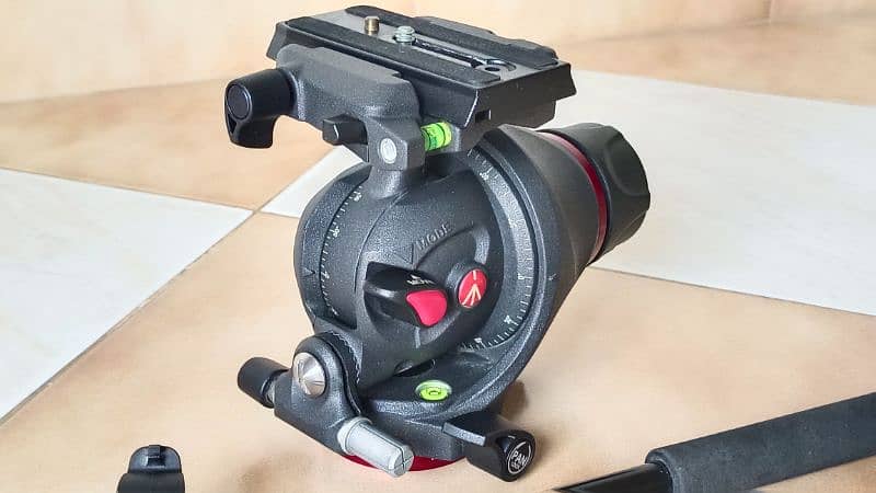 Manfrotto MH055M8-Q5 Photo-Movie Fluid Tripod Head with Q5 QR Plate 0