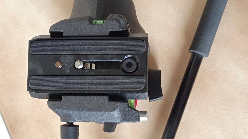 Manfrotto MH055M8-Q5 Photo-Movie Fluid Tripod Head with Q5 QR Plate 1