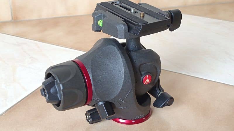 Manfrotto MH055M8-Q5 Photo-Movie Fluid Tripod Head with Q5 QR Plate 5