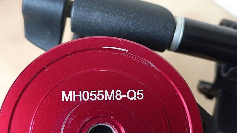 Manfrotto MH055M8-Q5 Photo-Movie Fluid Tripod Head with Q5 QR Plate 9