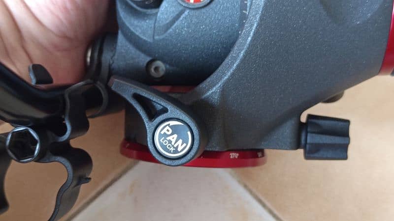 Manfrotto MH055M8-Q5 Photo-Movie Fluid Tripod Head with Q5 QR Plate 15