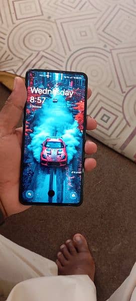 oneplus 9 8/128 just a dot in display 3