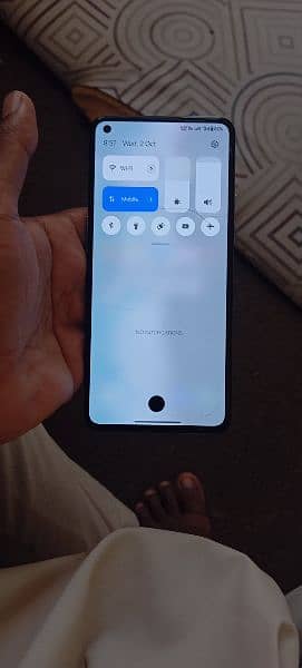 oneplus 9 8/128 just a dot in display 6