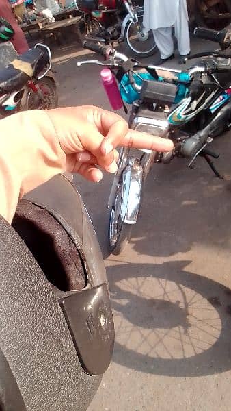 AOA lush condition bike hai koe kam nh hone wala bike mein argant sale 4