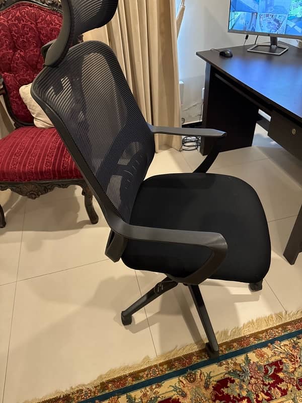 almost brand new office chairs at reasonable price 0