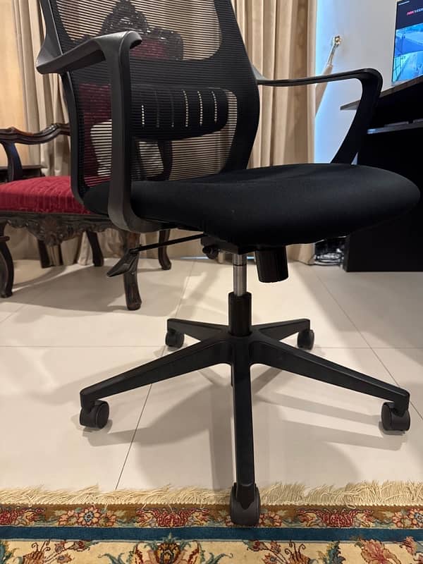 almost brand new office chairs at reasonable price 2