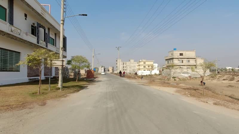 Lda Avenue-1 K Block Facing Kanal Plot 3