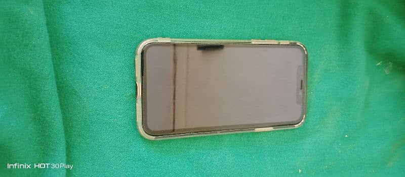 i phone 11 in good condition 3