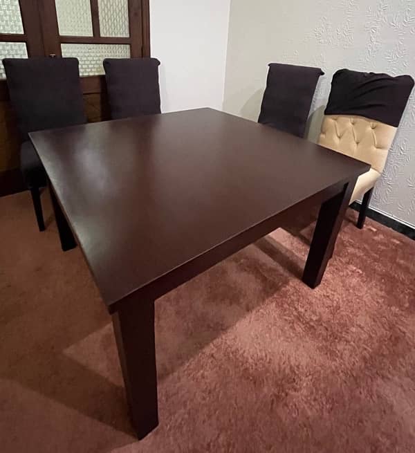 DINING TABLE & CHAIRS 1