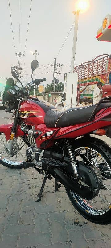 Yamaha YB125Z red color 2