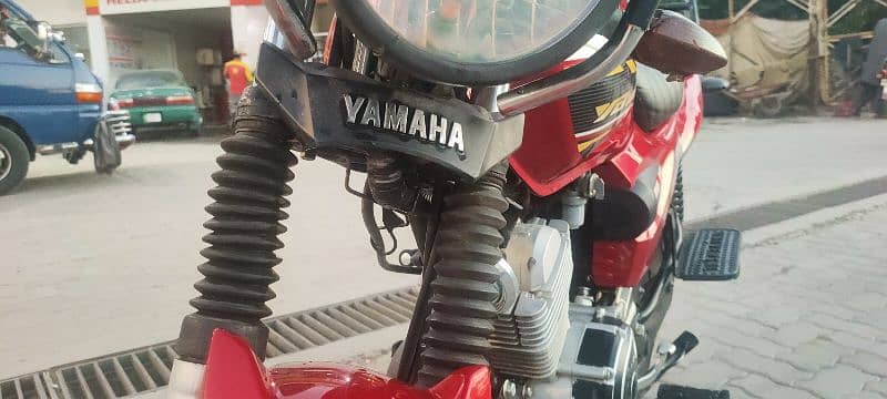 Yamaha YB125Z red color 6