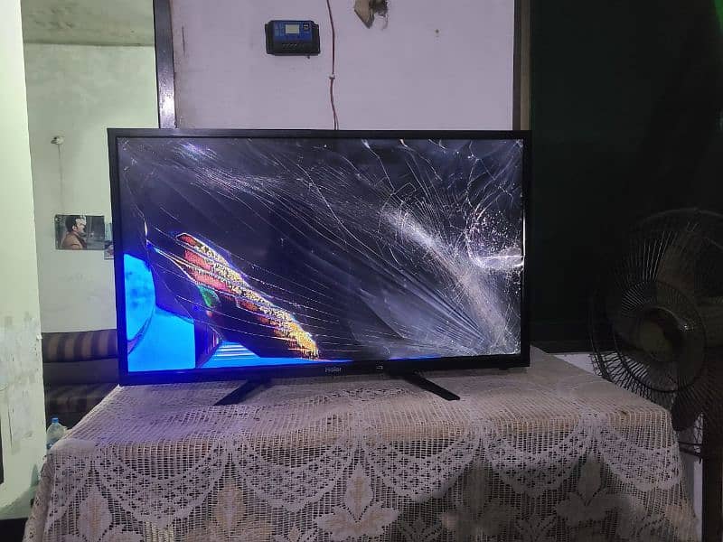 Original Haier Led 32 inches pennal damage 1