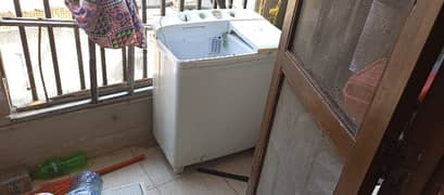 DAWLANCE TWIN TUB WASHING MACHINE AND DRYER