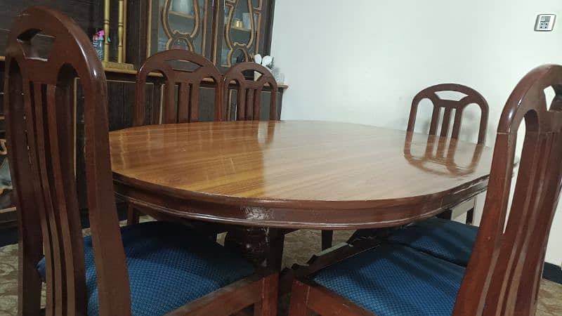 6 Seater good quality dining table for sale. . . 2