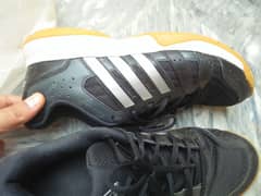 adidas badminton shoes size 8.5 uk. . . euro 42.5