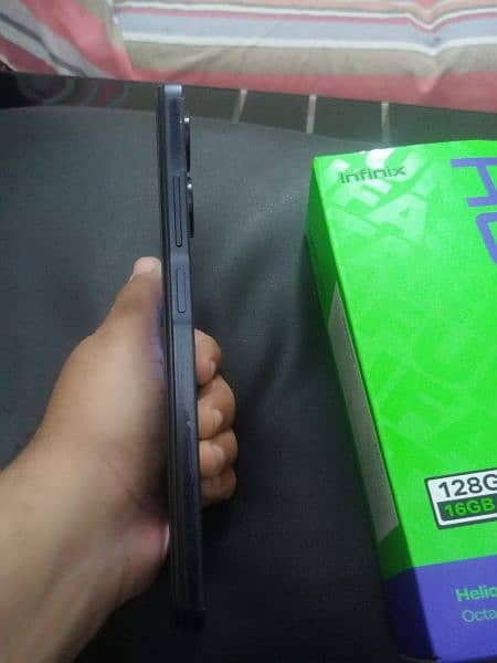 Infinix HOT 30 8