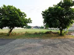 2 Kanal Facing Park Plot Available For Sale On Prime Location