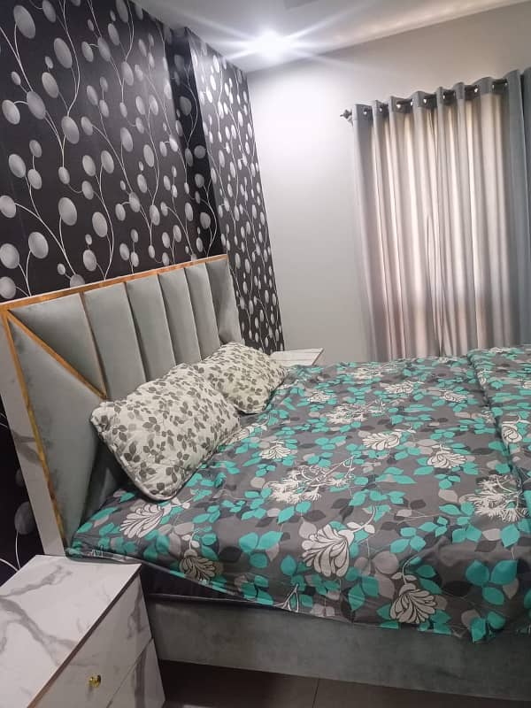 Par Day short time One BeD Room apartment Available for rent in Bahria town phase 4 and 6 empire Heights 2 Family apartment 6