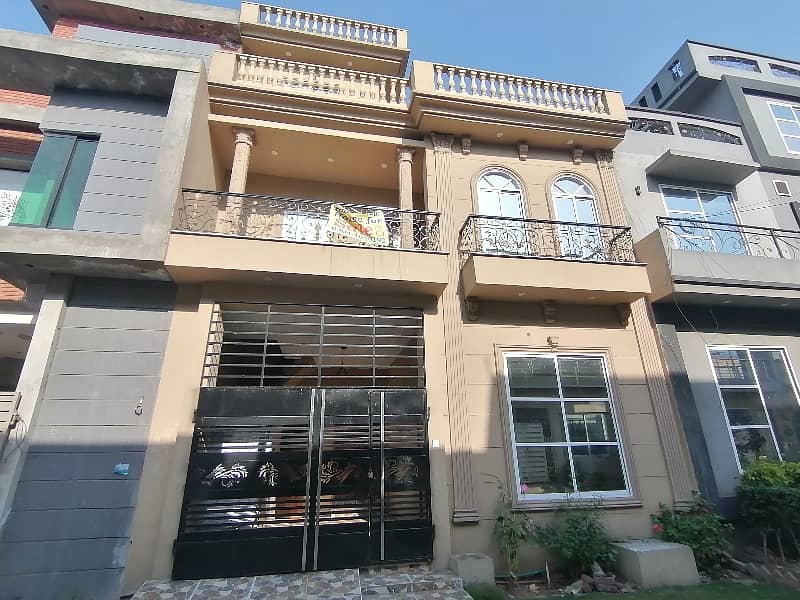 Prime Location A Centrally Located House Is Available For sale In Lahore 0