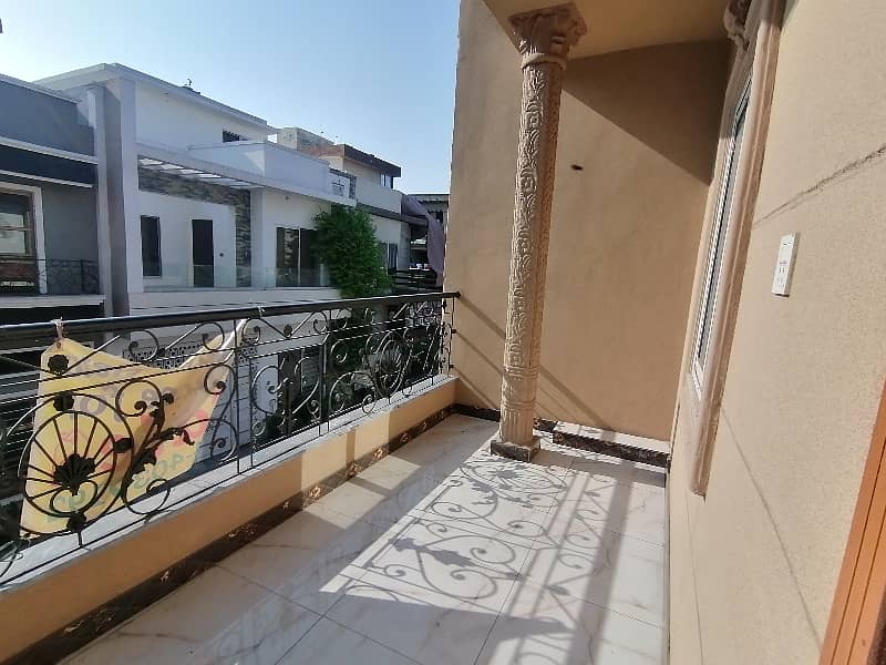 Prime Location A Centrally Located House Is Available For sale In Lahore 19