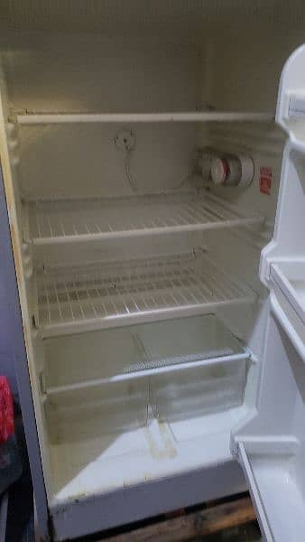 Medium size fridge sale Urgent 1