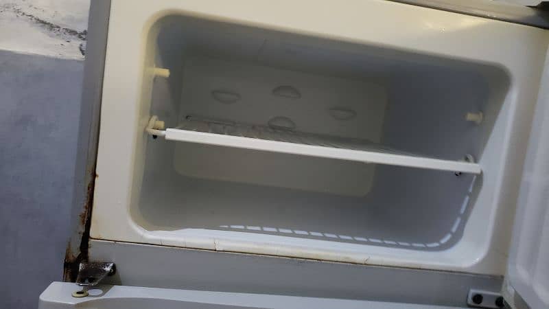 Medium size fridge sale Urgent 2