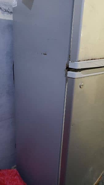 Medium size fridge sale Urgent 7