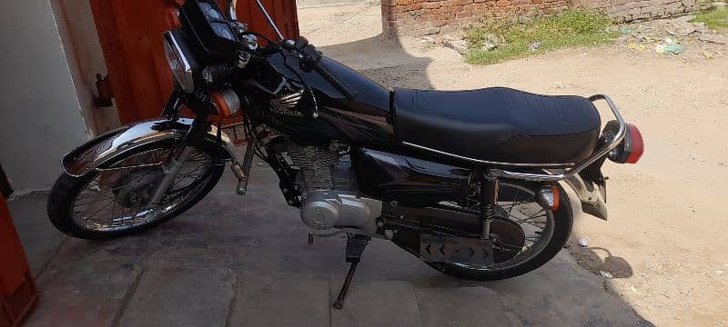 honda 125 2023 model black colour 5