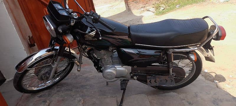 honda 125 2023 model black colour 9