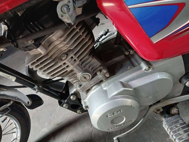 Red Honda 125 condition 9/10 3