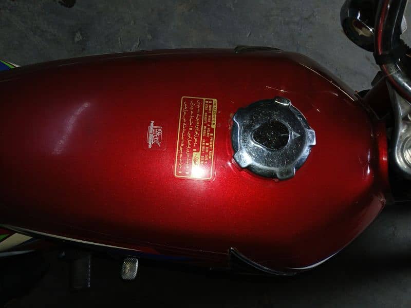 Red Honda 125 condition 9/10 6