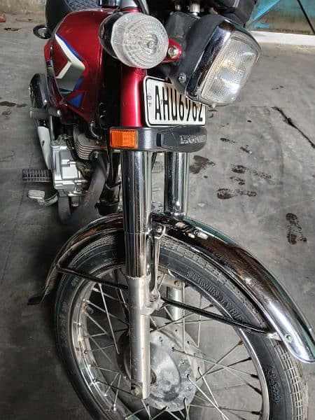 Red Honda 125 condition 9/10 8