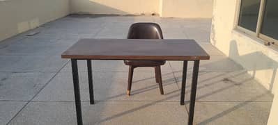 Table and chair   bohat kam usedgood condition