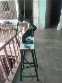 button machine good condition