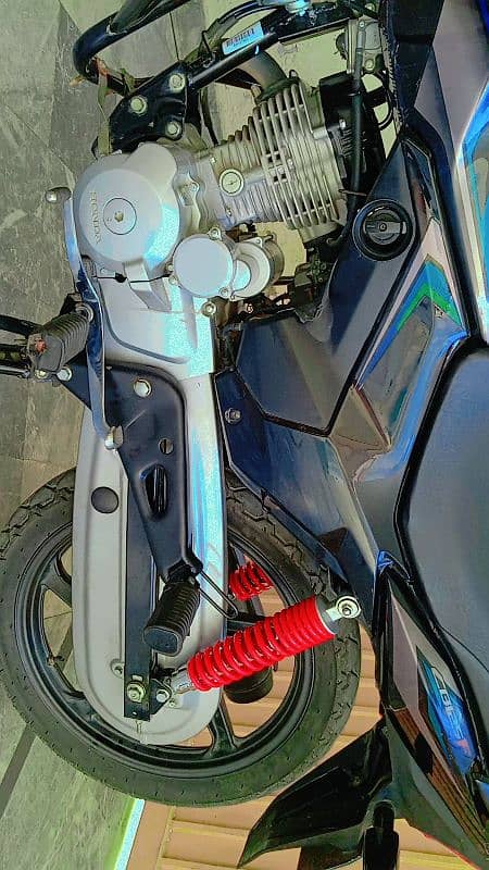 HONDA CB 125 f 2024 model 5