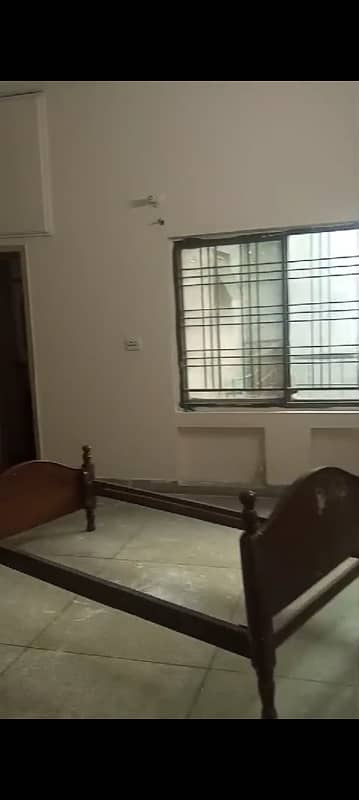 1 KANAL UPPER PORTION AVAILABLE FOR RENT 12