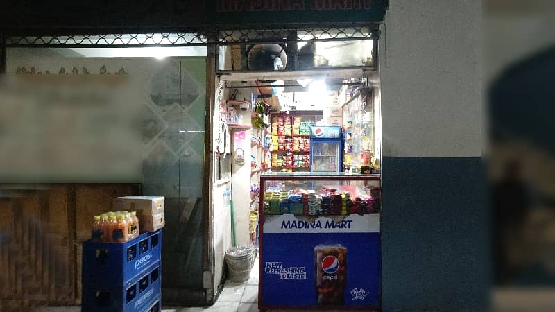 Prime Location Main Boulevard Gulberg Shop For Sale Sized 95 Square Feet 3