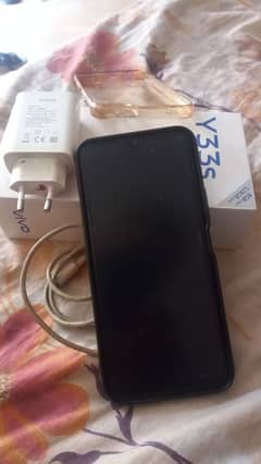 Vivo y33s 
Complete box 
2 back cover 
8+4/128
10/9.5 condition