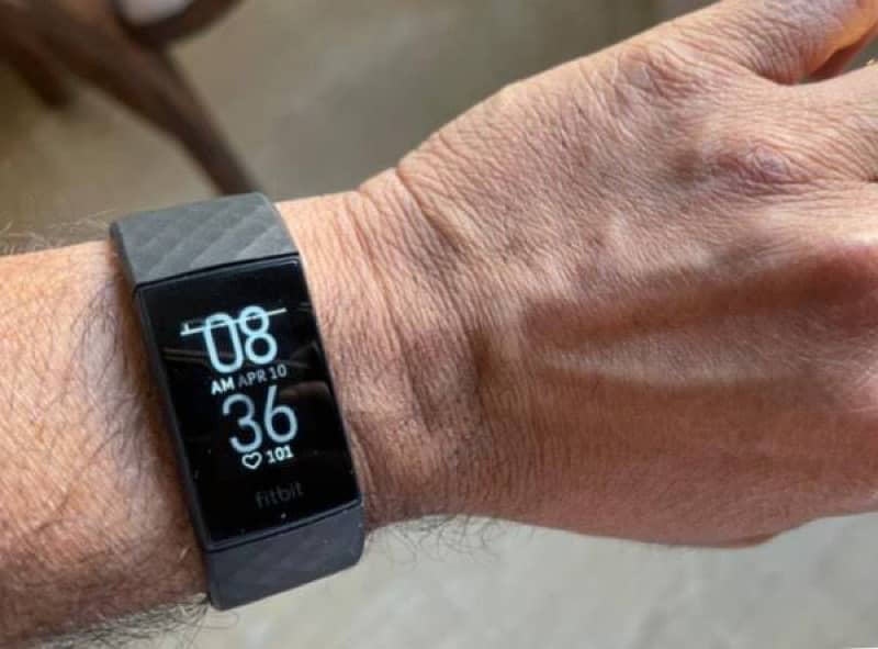 Fitbit Charge 4 1