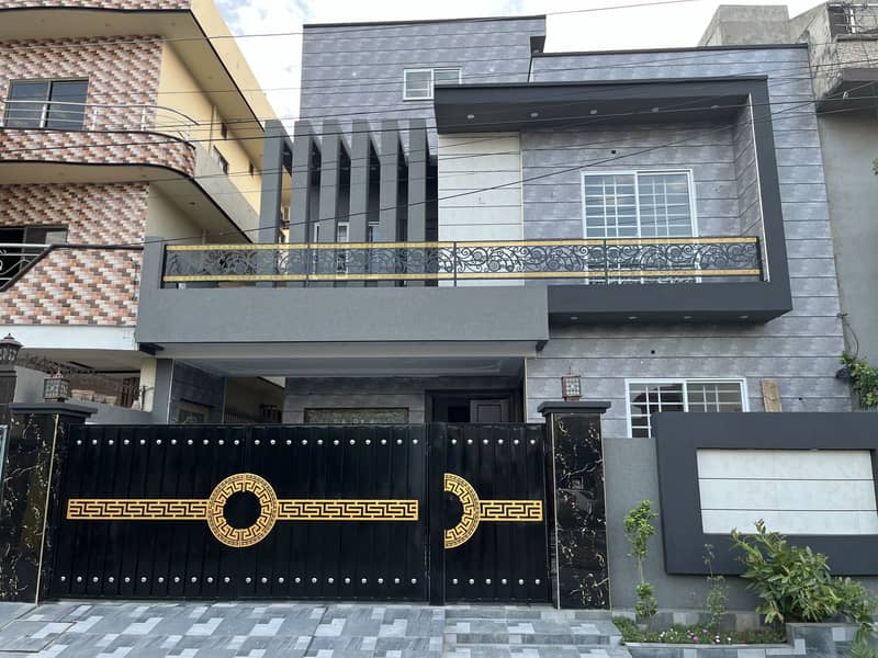 10 MARLA BEAUTIFUL DOUBLE STOREY HOUSE FOR SALE IN WAPDA TOWN PHASE 2 AT HOT LOCATION 2