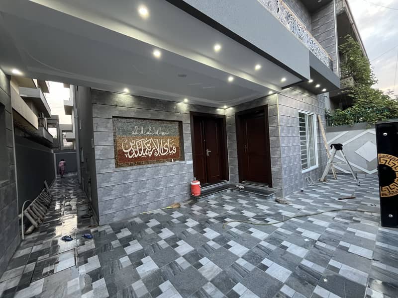 10 MARLA BEAUTIFUL DOUBLE STOREY HOUSE FOR SALE IN WAPDA TOWN PHASE 2 AT HOT LOCATION 3